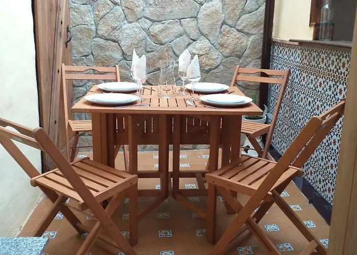 Casa Cuartel Nyaraló El Gastor